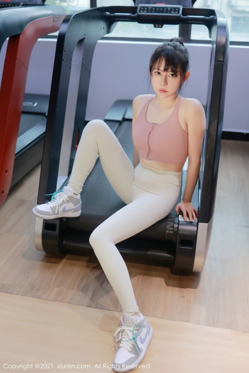 秀人网新人模特韩希蕾健身房紧身裤运动内衣服饰性感写真-星之迟迟