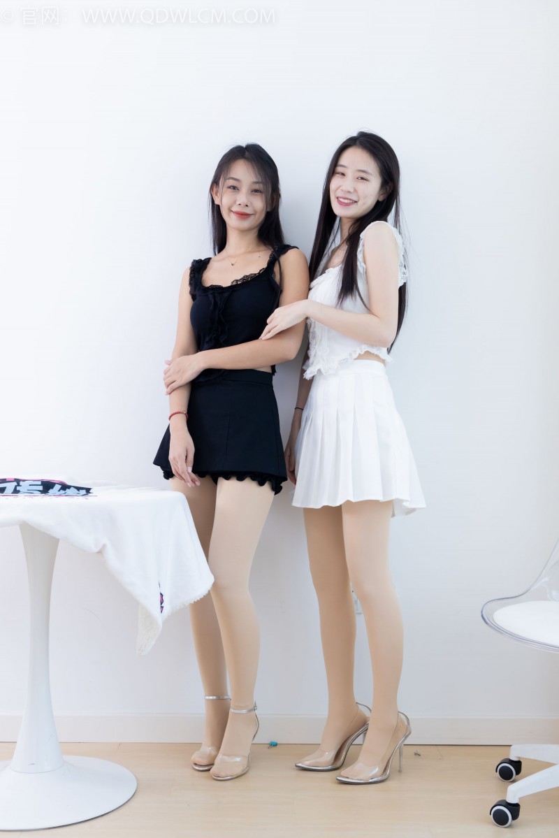 物恋传媒模特菜菜&岚岚黑白服饰要你的温柔主题写真-星之迟迟