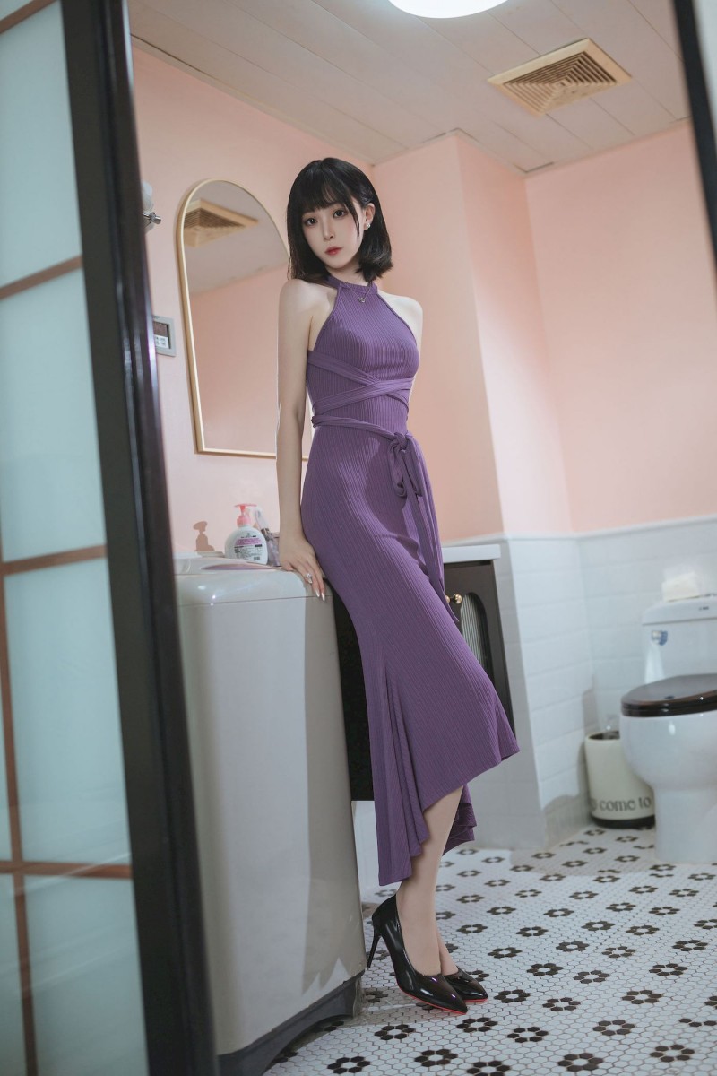 网络美女许岚LAN紫韵长裙搭配白嫩美腿性感写真-星之迟迟