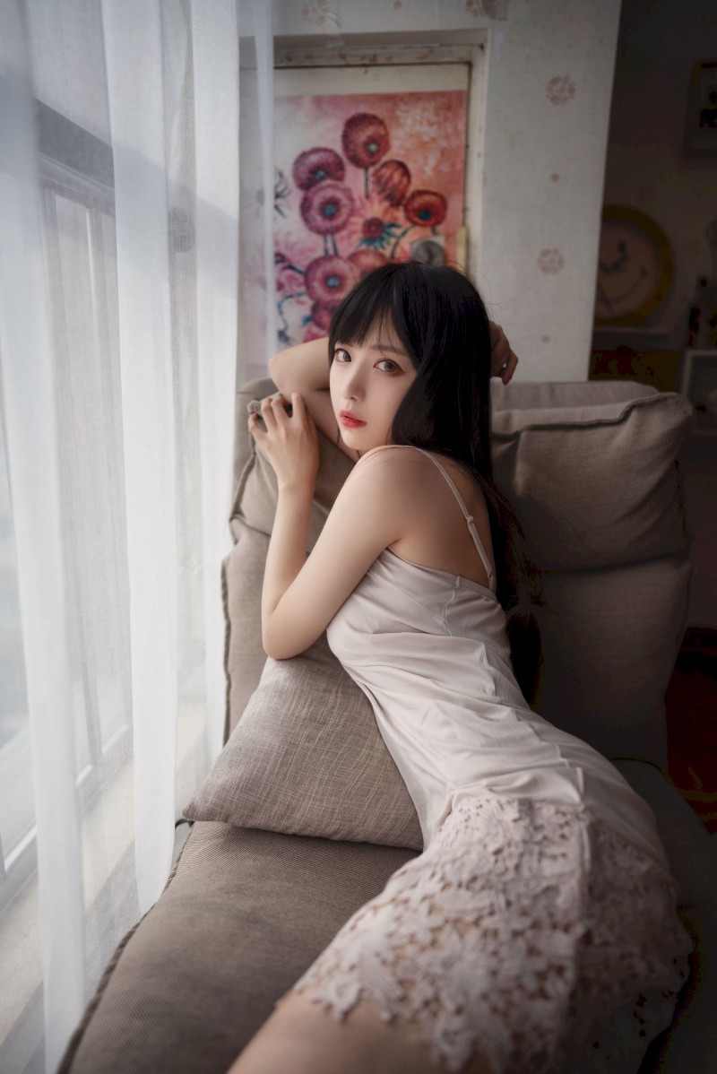 长发正妹Shika小鹿鹿娇好颜值白色服饰私房写真-星之迟迟