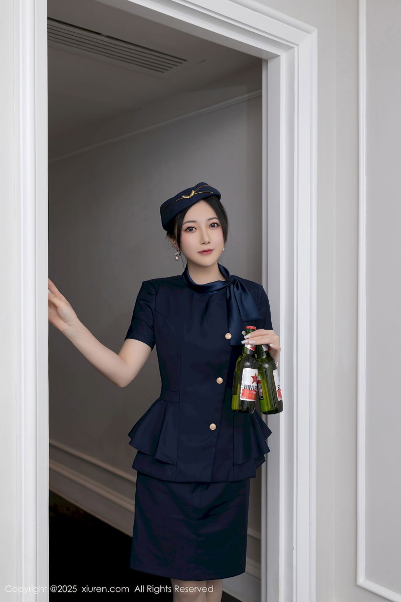 秀人网模特鱼子酱Fish空姐制服灰色丝袜印尼旅拍-星之迟迟