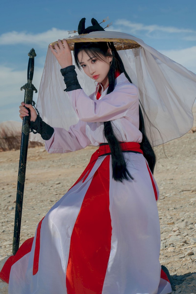 古典美女Nnian白衣胜雪沙漠女侠客主题柔情写真-星之迟迟